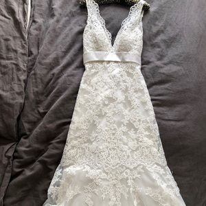 Gorgeous Ivory Lace & Satin Wedding Gown